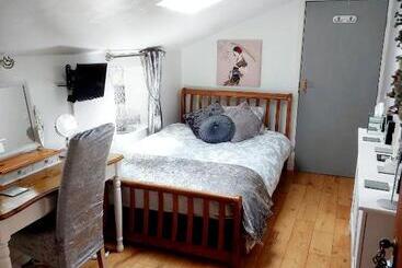 Broadlea Of Robgill Country Cottage & Bed And Breakfast