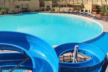 مسافرخانه Lagoon Hotel & Resort