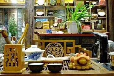 Отель Lijiang Baisha Holiday Resort