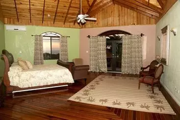 Hotel Milbrooks Resort