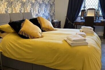 בית מלון כפרי The Leather Bottle Ltd