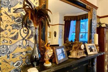 膳宿费 Elm Tree Lodge