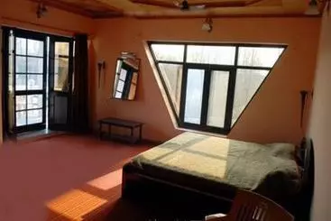 Pension (Hôtel basse catégorie) Shalimar Enclave