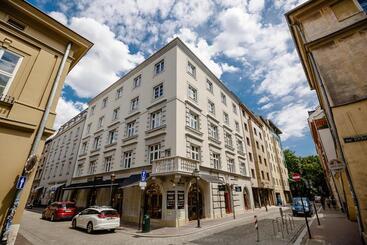 هتل آپارتمان Saint Thomas Corner   By Upstairs