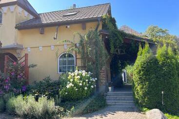 Aamiaismajoitus (B&B) Dwór Boratyn