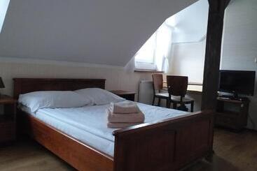 تختخواب و صبحانه Zielony Dworek