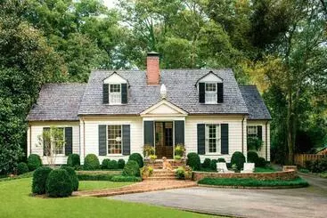 Bed and Breakfast Lake House