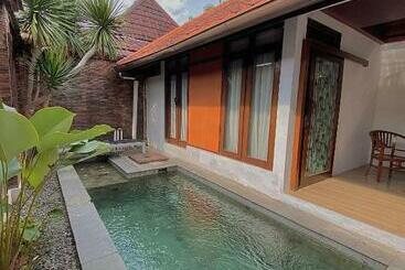 Chrome Hotel & Resort Solo