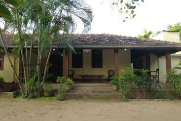 펜션 Four Seasons Guest House