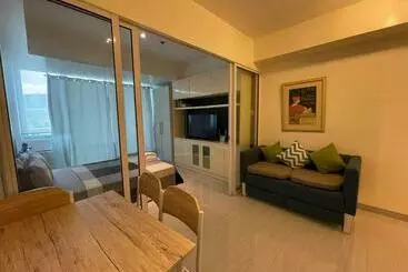 Hotelli Azure Urban Resort With Wifi And Netflix