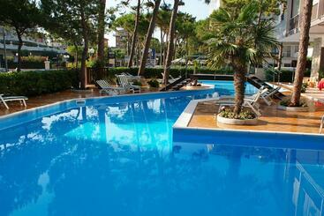 Hotel Gatto Bianco Corona