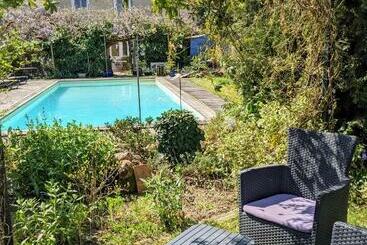 بنسيون Chambres D Hôtes La Charmante