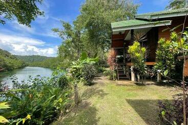 مبيت وإفطار Mangrove Bungalow & Restaurant