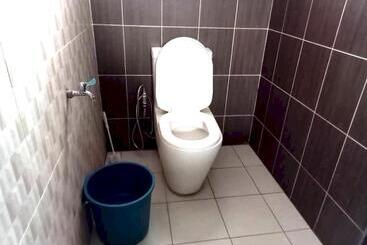 Hotel Oyo 928 Jjs Place