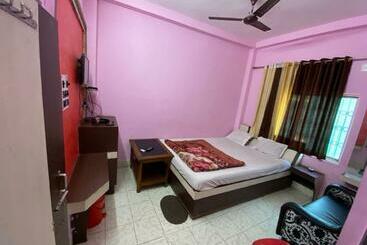 Staymaker Hotel Prerana