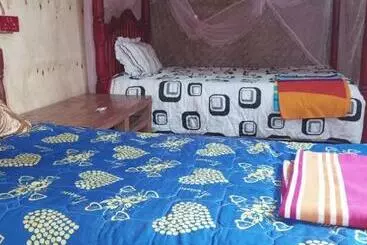 هتل Bunyonyi Budget Center