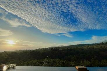 호텔 Rinjani Golden