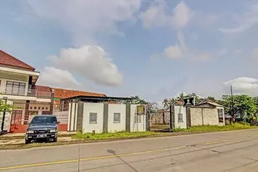 Spot On 92009 Hotel Indah Arum