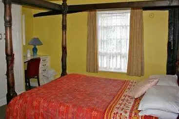 צימר The Bent Arms