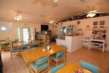 בית מלון כפרי Buffalo Pointe Inn