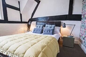 בית מלון כפרי The George & Dragon