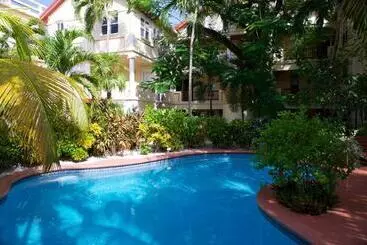 هتل The Palms Oceanfront Suites