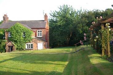 פנסיון Ash Farm Country House