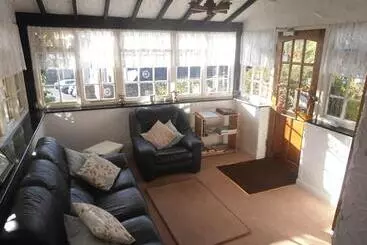 Pension (Hôtel basse catégorie) Burleigh House , A Cosy Retreat In Agatha Christie S Hometown