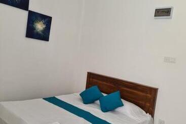 Ceylon Lodge   Airport Transit Hostel