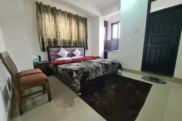 Hotel Royal Pamposh