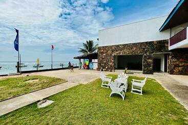 호텔 Coral Reef Beach