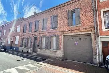 Pensión Douai House