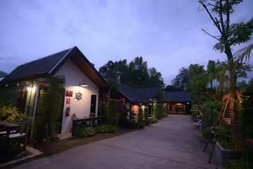 استراحتگاه Hugs Home & Cafe Trang
