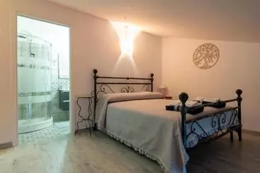 B & B L Abbraccio