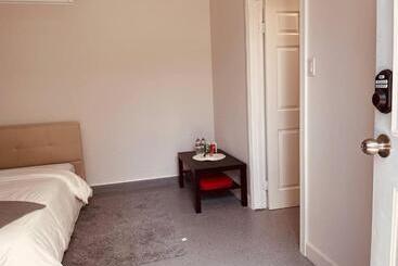 ペンション Studio With Private Entrance By Zen Living Short Term Rental