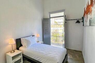 هتل آپارتمان Nando S Place