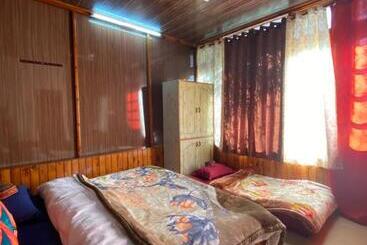 渡假胜地  Sairra   Hotel & Restaurant