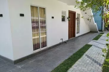تختخواب و صبحانه Golden Vila