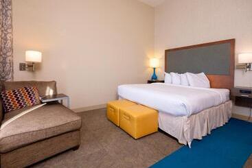 酒店 Flag Point Inn And Suites Pratt By Fairbridge