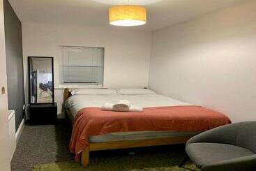 هتل آپارتمان Molly Central House