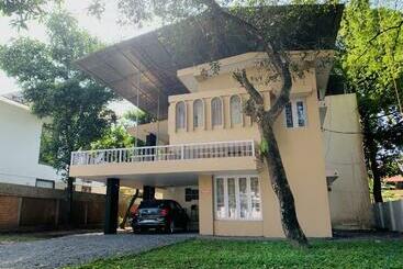 Aparthotel Casilda By The Oaks Inn