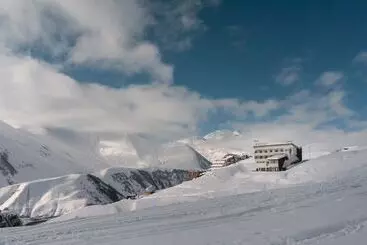 هتل Gogi Resort