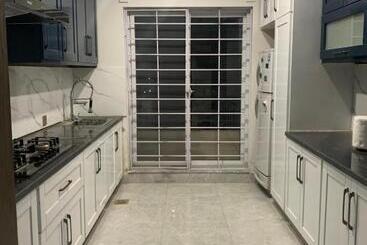 膳宿费 Luxurious Living In Heart Of Islamabad