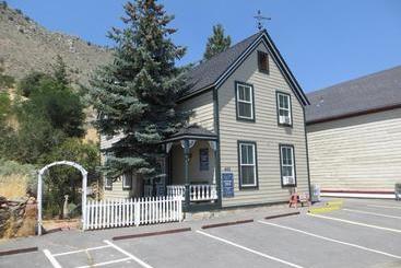 مبيت وإفطار Edith Palmer's Country Inn