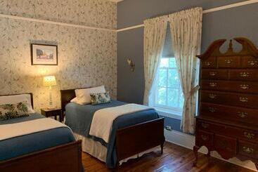 민박 The Lily Inn  Burlington