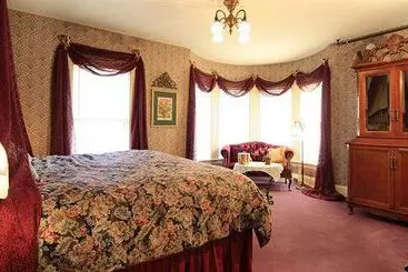 Bed and Breakfast Grand Victorian Inn
