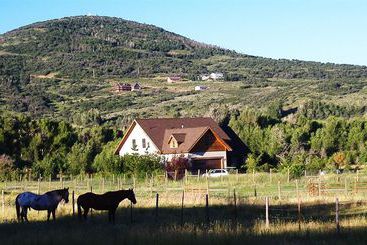 مبيت وإفطار Woodland Farmhouse Inn