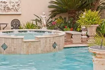 Hh Whitney House A Bed & Breakfast On The Historic Esplanade