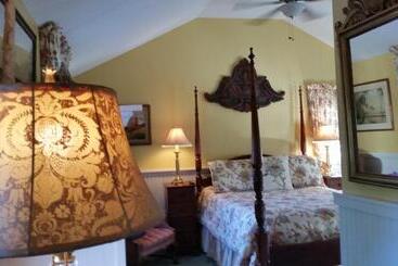 Holiday Guest House Bed & Breakfast