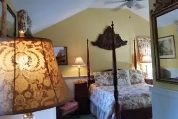 Holiday Guest House Bed & Breakfast